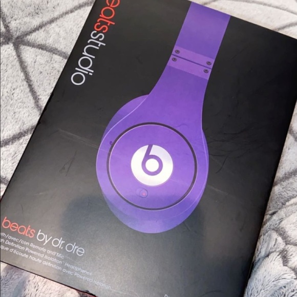 Beats Headphones - Picture 1 of 4